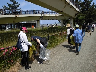 ごみ拾い